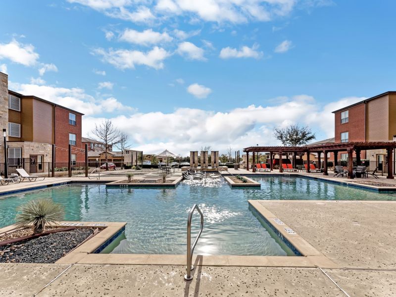 Gateway Cedars apartments exterior pool and outdoor lounge