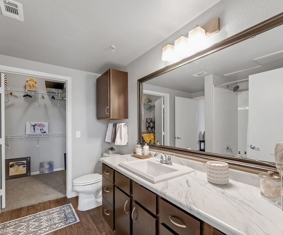 Large bathroom at Gateway Cedars apartments with granite countertops and walk-in closet
